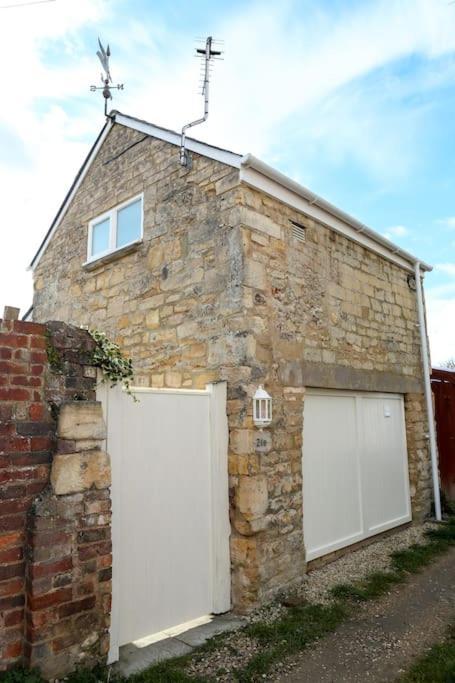 Detached Cotswold Stone Coach House Holiday home *