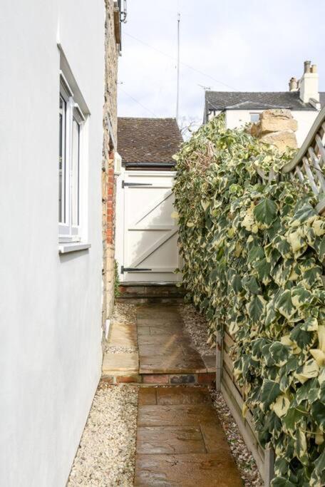 Detached Cotswold Stone Coach House Holiday home Cheltenham