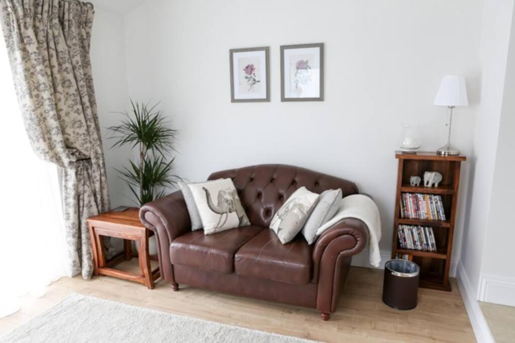 Detached Cotswold Stone Coach House Holiday home Cheltenham