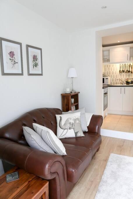 Detached Cotswold Stone Coach House Holiday home