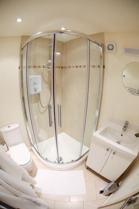 Detached Cotswold Stone Coach House Holiday home Cheltenham